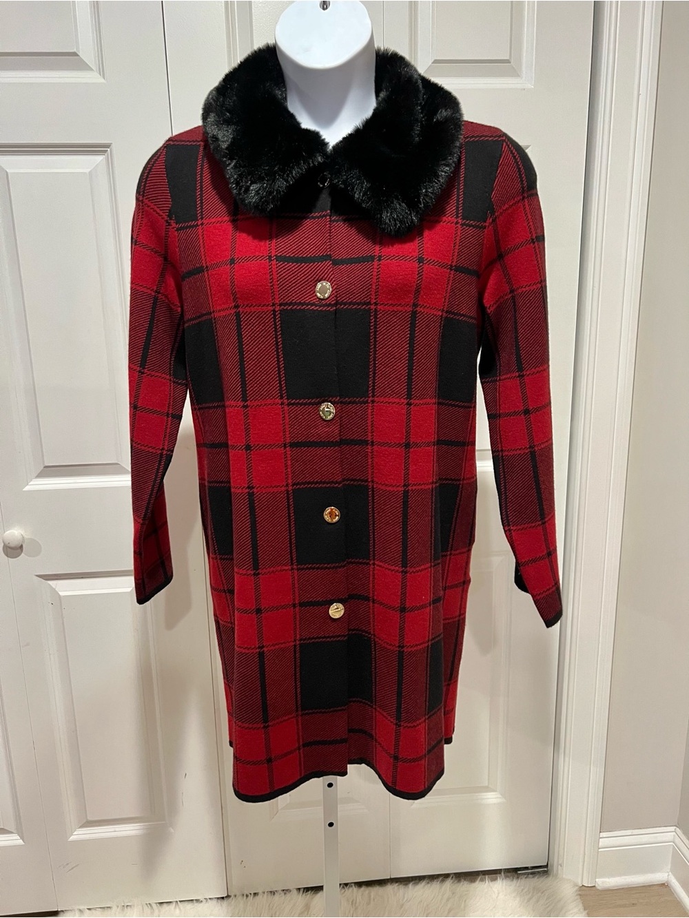 NWT Ann Klein Red & Black Plaid Coat with Faux Fur Collar